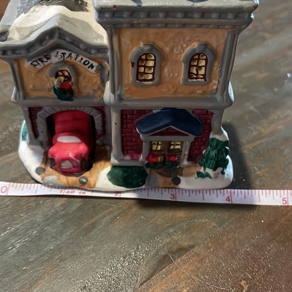4”x4” Christmas village piece - Picture 7 of 8